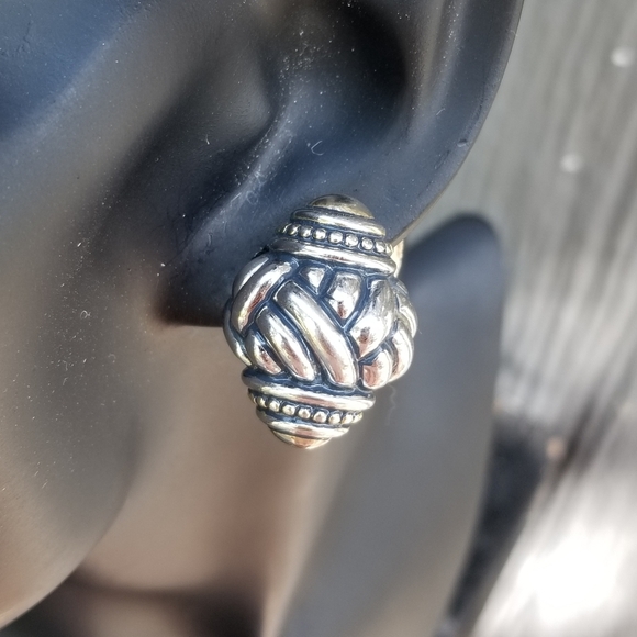 TJ HIGH END VINTAGE TWO TONED RENAISSANCE REVIVAL STYLE CLIP ON EARRINGS - Picture 2 of 5